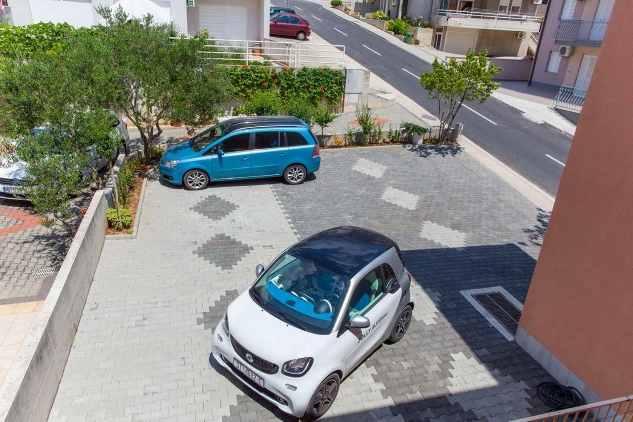 Livira * Makarska